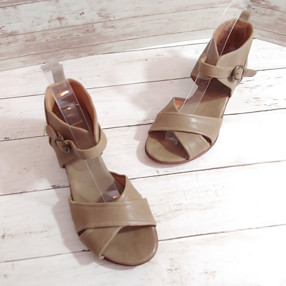 NWOB Pepe Monjo Argila leather wedge sandals
